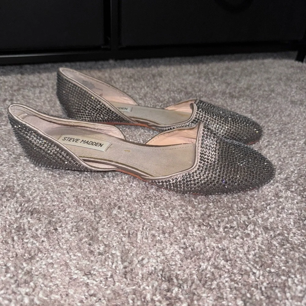 Steve Madden Size 7.5 Rhinestone flats. EUC